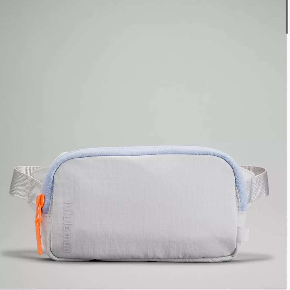 Lululemon Everywhere belt bag mini - Vapor